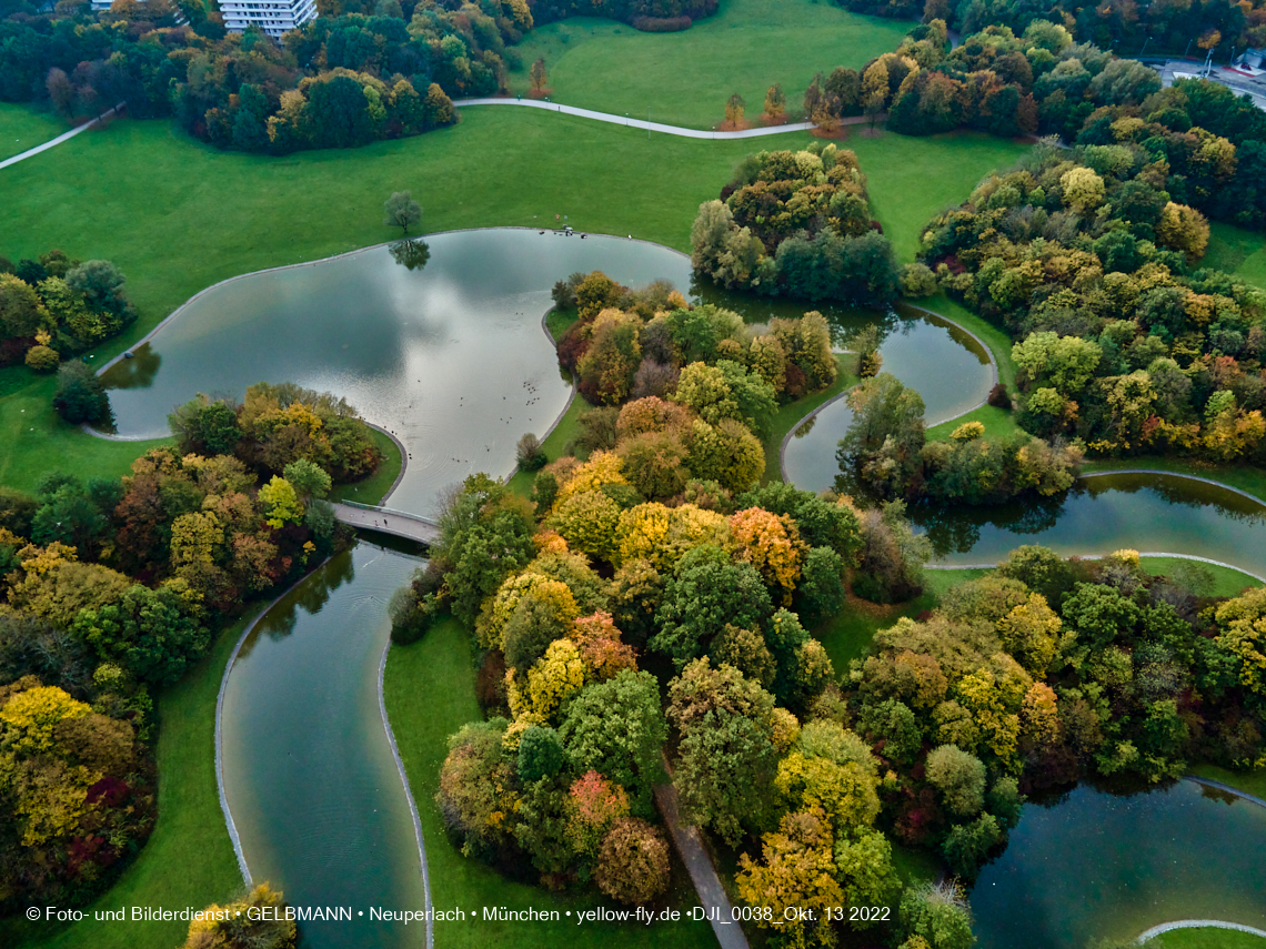13.10.2022 - Der Ostpark mit See und Biergarten in Neuperlach 13.10.2022 - Der Ostpark mit See und Biergarten in Neuperlach